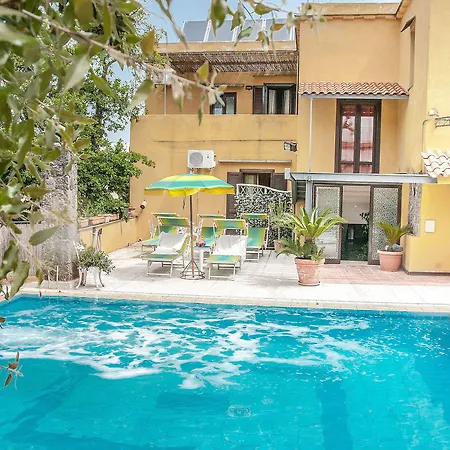 Annabelle Otel Ischia